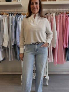 Este look os ha gustado muchisimooooo 😍 y no me extraña porque con estos vaqueros palaxo todo sienta ideal. Es el vaquero más vendido de la tienda y lo puedes combinar con tus prendas favoritas. 😎🤩😎 cuéntame si eres del team  palazo 👇❤️