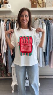 Una combinación que he hecho sin pensar, y me encanta como queda 😍😎💃🏻 
Camiseta+vaquero palazo+ sudadera combo perfecto para lucirte y que te pregunten de dónde es todo 🤩🤩 dime que te parece 👇👇 feliz fin de semana para todas 😘😘 
por supuesto disponible en la #web y a través del Whatspp de la tienda 683136140. También por mensaje directo ✉️📨📨#inspo #ooftd #estiloconactitud #comfy