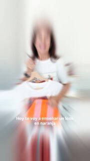 Me encanta este look en naranja 😍 
No necesitas mucho. Camiseta en tendencia+pantalones naranja +bolso de rayas naranja yyyyyyy lista para brillar 🤩🤩 

A mi este color me encanta!!! Y a ti, ¿ te gusta? Cuéntame 👇👇 cómo siempre, todo disponible en la web. Feliz inicio de semana 😘😘