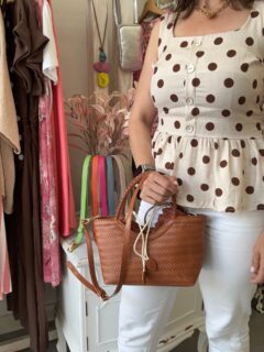Este top de lunares nos ha enamorado a todas 😍😍 
Juntamos tendencia+comodidad+versatilidad para cualquier ocasión 😎💃🏻 

Disponible en dos colores súper ponibles que tenéis desde ya en la web para poder pedirlos. Últimas unidades disponibles 😎😎 

Cuéntame qué te parece y tu color fav 👇👇 feliz día 😘😘 
#carru #tendencia #shoponline #ootd #inspo