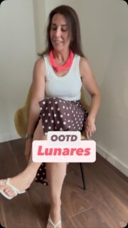 El look más vendido de la semana 😎😎

Camiseta básica y falda de lunares 😍😍 los complementos hacen el resto para elevar este outfit a un nivel más arreglado 🤩🤩 
 
A MI LOS LUNARES ME ENCANTA!!! Todo lo que llega con lunares me lo tengo que quedar 🤣🤣🤦🏼‍♀️ y a ti¿ te gustan los lunares?cuentameeeeee que me encanta leer tu opinión 👇🫶 

Todo disponible en la web #reel #OOTD #shoponline #outfis #tendencia