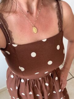 No me puedo resistir con los lunares 🤩😍 así, deprisa y corriendo para salir de casa, pero tenía que enseñarlo con más detalle 😅😎 

Este vestido ❤️ y este colgante nuevo 🥰 outfit perfecto para cualquier ocasión 💃🏻💃🏻 ha sido uno de los más vendidos estas semanas y no me extraña porque es ideal. 

Y a ti, ¿ qué te parece? ¿ te gustan los lunares tanto como a mí? Cuentameeeee que te leo 👇👇 #OOTD #outfits #polkadot #inspo #tendencia