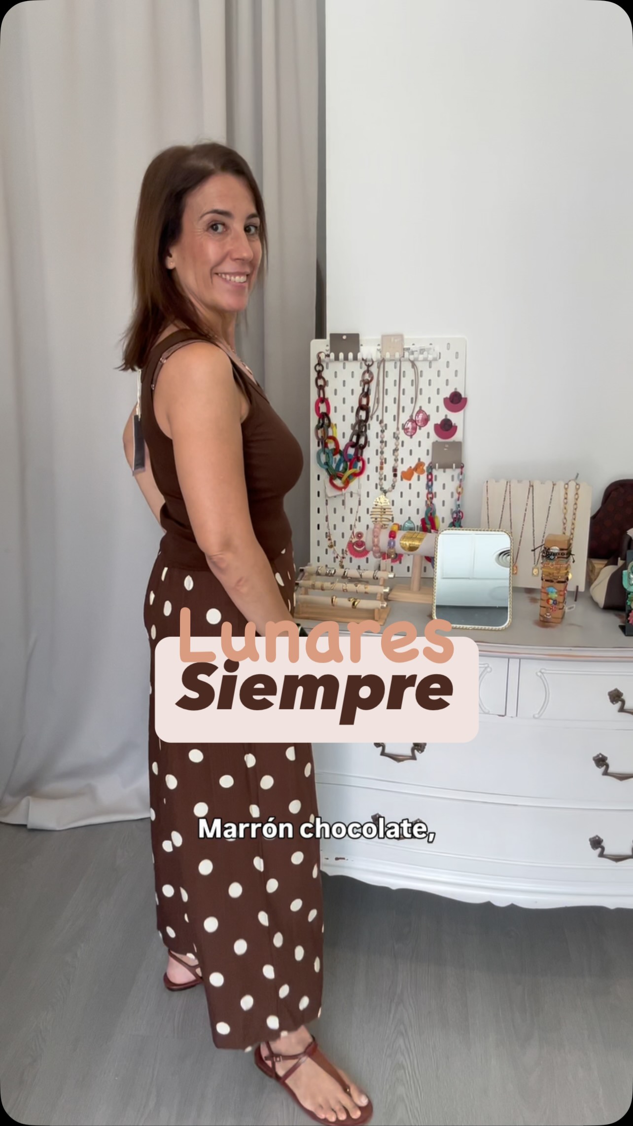 Este pantalón palazo de tejido fluido acaba de llegar a tienda y me parece ideal 😍😍😍

Súper fresquito, tiro alto y tobillero para que lo tengas ni que arreglar el bajo 🤪☺️ dos colores disponibles 🤩🤩 puedes pedirlo en la web o por el WhatsApp de la tienda 683136140. 

Cuenta me que te parece!! Yo ya me he quedado uno, a ver si adivinas que color he elegido 😂😅 👇👇#fashionable #outfits #inspo #polkadots #tendencia