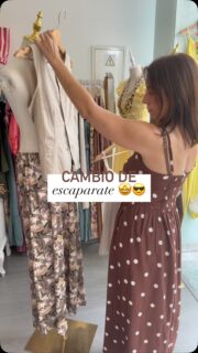 Como todas las semanas toca cambiar los maniquís 🤩😎 

El sábado no me dio tiempo de enseñarlos, así que te lo muestro hoy 🫶🫶 

He elegido el conjunto de bombacho y chaleco de lazos. Y para el otro he elegido el conjunto estampado de raso con kimono 😍😍 

Dos conjuntos que por separado son muy ponibles también, para que le puedas sacar partido a todo 💃🏻🤪 

todo está disponible en la web. Cuéntame qué te parecen los #outifs que te leo 👇👇 
#reel #loda #news #shoponline