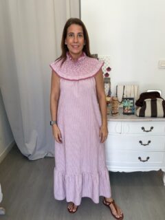 Ha vuelto!!! Ha vuelto!!! 💃🏻💃🏻

Este vestido que llegó atienda a principios de la temporada, por fin ha vuelto pero esta vez en los colores nuevos de otoño 😍😍 

Ha llegado en varios colores y estampados y en una versión muy guay de tirantes que os enseñaré esta semana 🤩🤩 

Como en todos los looks, me parece un must combinarlo con el bolso de rayas que es la tendencia del verano 😎😎 

Que te parece? Cuéntame si te lo pondrías o no va con tu estilo….. que te leoooo 👇👇🫶🫶 #carruseles #modafemenina #shoponline #inspo #fashion
