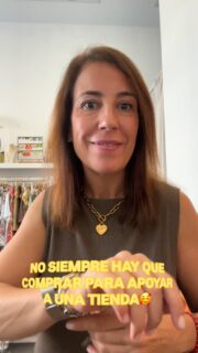 A veces pensamos que para apoyar un pequeño negocio hay que comprar… y NO 🥰

Un ❤️, un comentario, compartir un vídeo, guardar una publicación o recomendarme a alguien también es apoyar muchísimo 🫶

Igual que hacemos con influencers, con otras cuentas que seguimos… o con Zara cuando la etiquetamos esperando que nos comparta 😂😂😂

Así que ya que ves todo lo que publico…
¡QUE SE NOTE QUE TE GUSTA! 😍🤩

Y si no… ¿para qué me sigues? 🤪😂
(Es bromaaaa, no me dejéis de seguir ahora 🤣)

Detrás de esta cuenta hay una loca que ADORA su trabajo, que disfruta muchísimo haciendo lo que hace y que tiene unas ganas enormes de seguir creciendo y creando cosas bonitas para vosotras 🥰

Así que si te gusta lo que hago, ayúdame a que llegue a más gente 🫶
Un comentario, un ❤️ o compartir este Reel puede parecer una tontería… pero para un pequeño negocio significa muchísimo ❤️

Y GRACIAS.
Por estar, por mirar, por comprar, por recomendar, por compartir y por cada pequeño gesto. 🥹🫶

SOIS LAS MEJORES 🥰 Y OS QUIERO MUCHOOOO 😘 

#reel #comerciolocal #apoyocomerciolocal #shoppnline #inspro