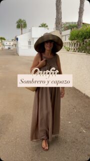 El otro día quería grabar con este vestido, que me parece ideal para un día de verano, que todavía quedan muchos 🤩🤩 

Yo divina con mis gafas de sol y con el sombrero que me dejó una amiga, y tuve la mala suerte de que el tiempo no estaba a mi favor 🤦🏼‍♀️🤣 apareció de la nada una tormenta de verano 😩 pero yo aún así, me grabé para enseñaros el vestido 🤪 

Para una tarde, para una cena, para la playa…. Este vestido es monísimo para llevarlo como quieras!!! 😍😍

Yo lo he combinado con sombrero y capazo. ¿ como lo combinarías tú?  Déjamelo en comentarios que te leo 👇👇 

#reel #moda #summer #vestidos #shoponline