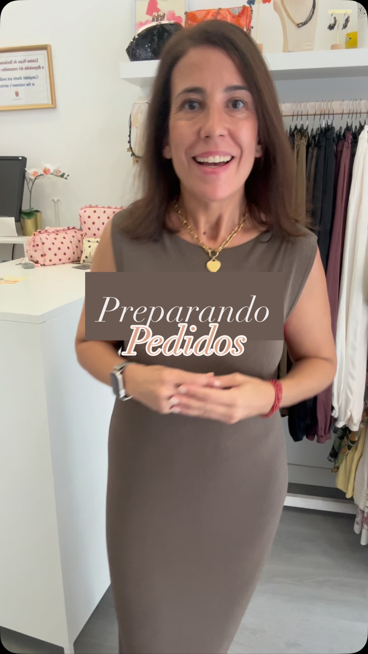 Estoy de vacaciones pero he tenido que venir a la tienda 🤪💃🏻 

No puedo dejar vuestros pedidos de la web esperando hasta la vuelta de las vacaciones, así que, he venido a la tienda a prepararlos para que los tengáis cuanto antes 😎 

Además, ha llegado a la tienda vuestros encargos una semana antes de lo previsto y novedades chulísimas que estoy deseando enseñaros 😍🤩 como para no venir!!! 🤣😂 

Todo listo para vosotras!!! Hoy salen los pedidos y deseando que me digáis vuestros #feedback 🫶🫶 y millones de gracias por vuestras compras!!! 😘😘 

#shoponline #moda #envíos #moda