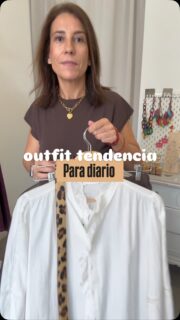 Empiezo la semana enseñándote este look con la chaqueta de aviador que ha llegado nueva y que me parece lo más 😎🤩😍 

El marrón sigue siendo tendencia y tenemos que tenerlo en el armario si o sí 🤪

-pantalón bombacho con pinzas ( tendencia) 
-camisa blanca (si o si una en el armario siempre) 
- cinturón animal print (tendencia ) 
-chaqueta aviador polipiel (tendencia) 

Para mí un outfit básico para el día a día que, por supuesto, cambiando zapatos y complementos, también le sacas partido para ocasiones más especiales 🤩💃🏻 

Cuéntame qué te parece, que te leo en comentarios como siempre!!! 👇🫶 Todo está disponible en la web #reel #tendencia #inspo #OOTD #moda