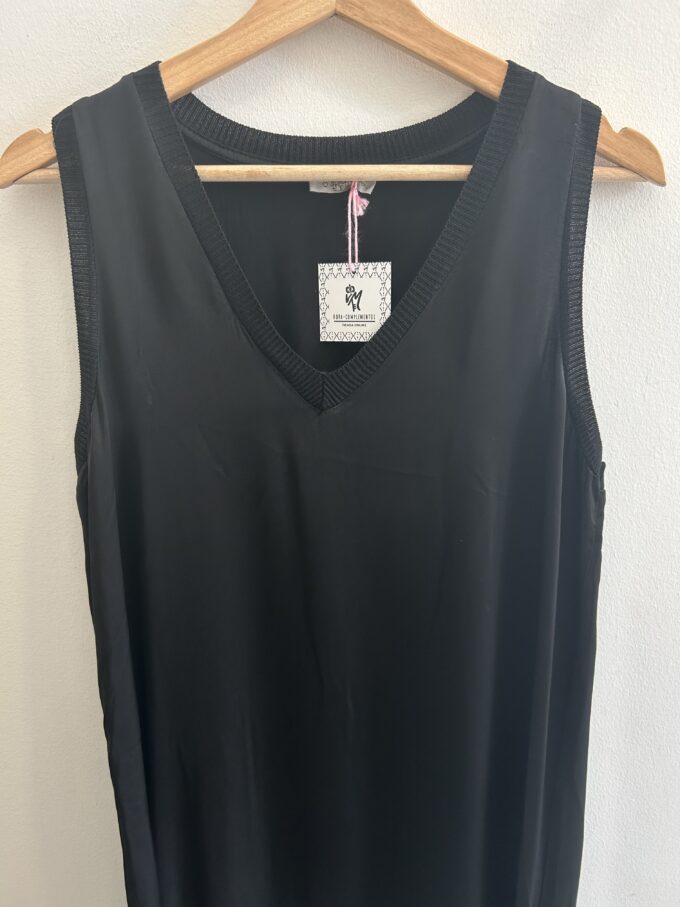 Vestido Cuello Pico Negro