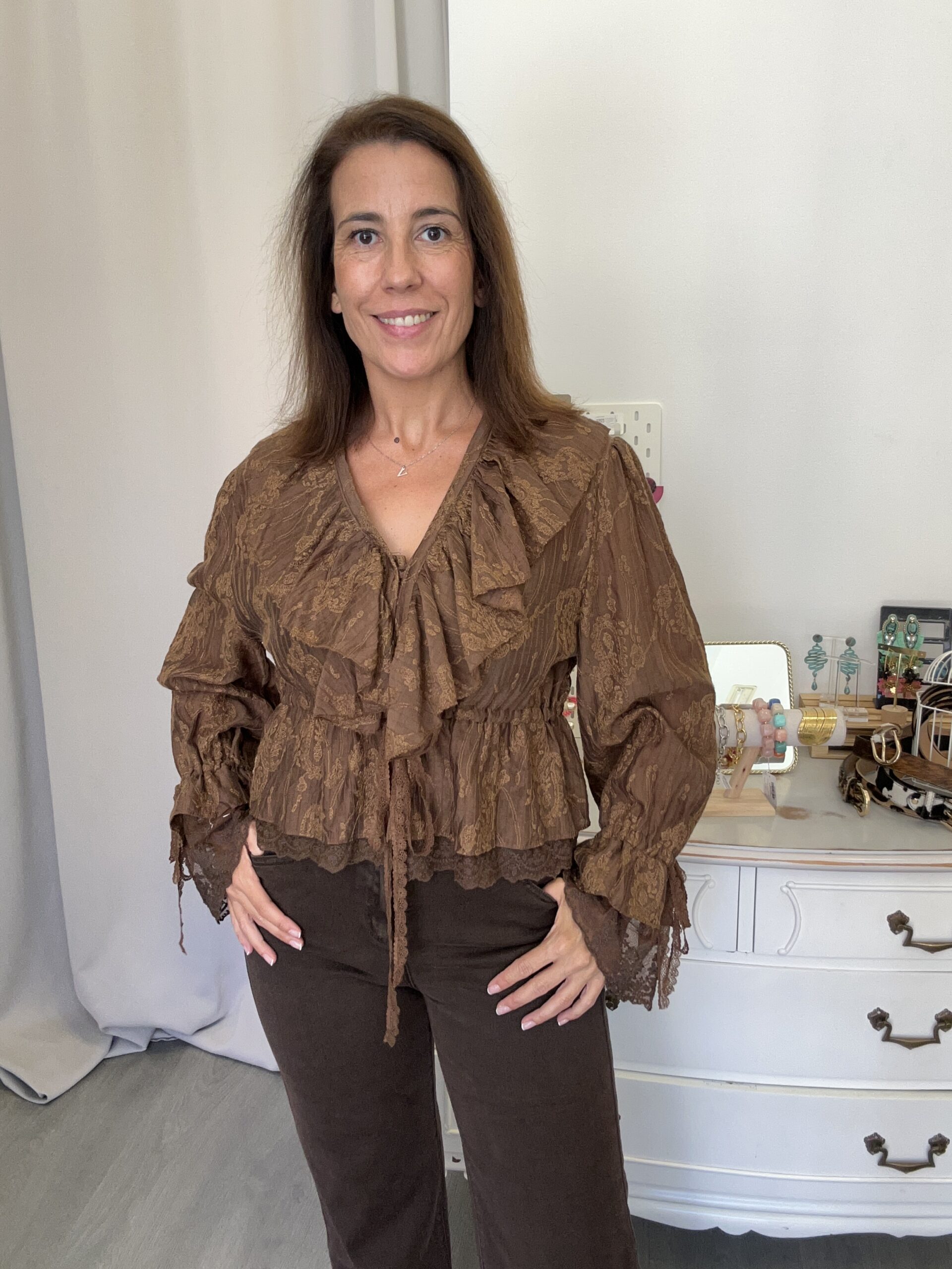 Blusa Encaje Pico Marrón