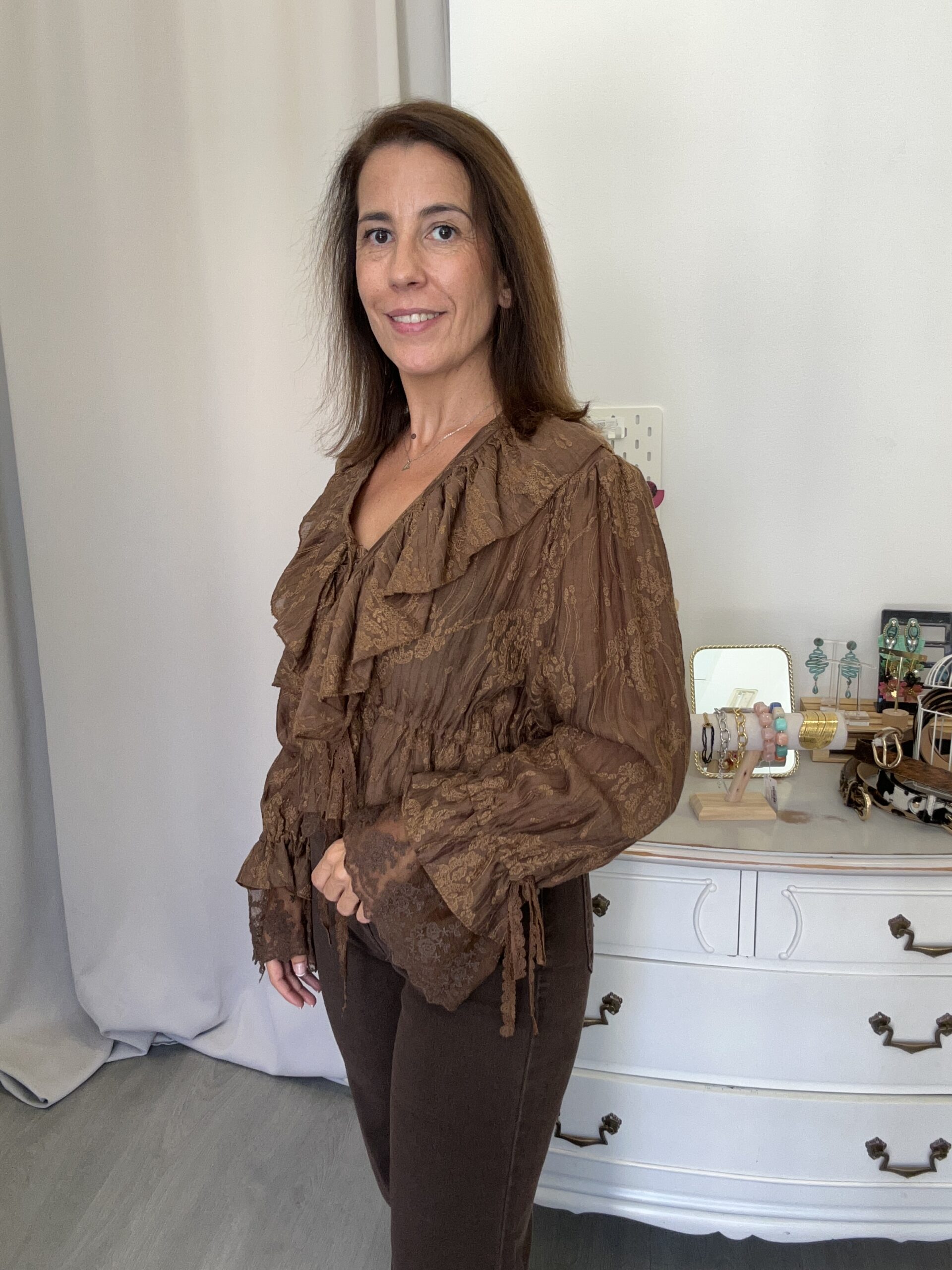 Blusa Encaje Pico Marrón